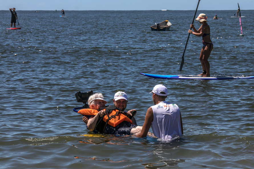 Cadeiras anfíbias, Praia Mansa, Matinhos. 04/01/2018
Foto: Maurilio Cheli