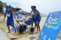 Pessoas com deficiência ou mobilidade reduzida podem usar cadeiras anfíbias no banho de mar - Foto: Aliocha Mauricio/SEDS