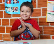 Próximo ao Dia Mundial de Conscientização do Autismo, em 2 de abril, a Secretaria Estadual da Saúde reforça a importância da intervenção precoce em crianças diagnosticadas com a síndrome. Em 2016, foram 950 mil atendimentos de reabilitação realizados no Estado, 63 mil deles em crianças. Curitiba, 30/03/2017.Foto: Divulgação SESA