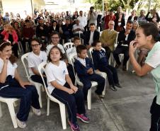 Governador Beto Richa, acompanhado pela secretária da Educação, Ana Seres Trento Comim, secretário da Comunicação Social, Deonilson Roldo e demais autoridades, participa do lançamento do Aplicativo Sinalário, aplicativo para estudantes com deficiência autidiva.Curitiba, 03/10/2017Foto: Ricardo Almeida  ANPr