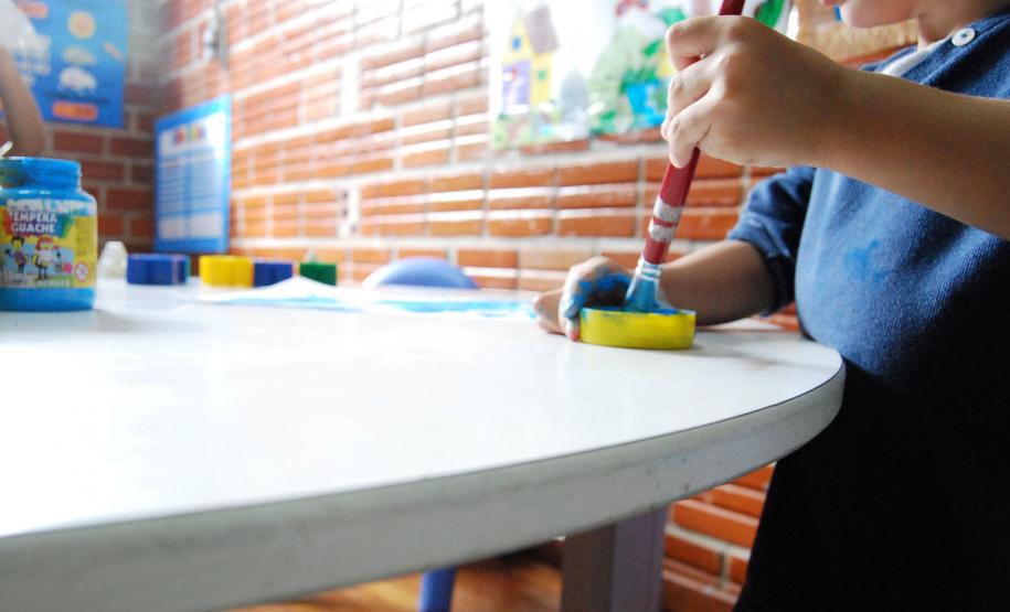 Próximo ao Dia Mundial de Conscientização do Autismo, em 2 de abril, a Secretaria Estadual da Saúde reforça a importância da intervenção precoce em crianças diagnosticadas com a síndrome. Em 2016, foram 950 mil atendimentos de reabilitação realizados no Estado, 63 mil deles em crianças. Curitiba, 30/03/2017.Foto: Divulgação SESA