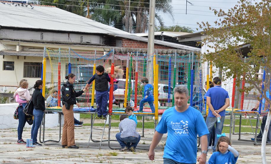 Polícia Militar faz evento em alusão ao Dia Mundial de Conscientização sobre o Autismo em Curitiba.Curitiba, 01/03/2017Foto: PM