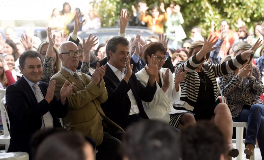 Governador Beto Richa, acompanhado pela secretária da Educação, Ana Seres Trento Comim, secretário da Comunicação Social, Deonilson Roldo e demais autoridades, participa do lançamento do Aplicativo Sinalário, aplicativo para estudantes com deficiência autidiva.Curitiba, 03/10/2017Foto: Ricardo Almeida  ANPr