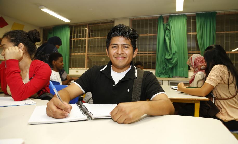 Secretaria Estadual de Educação do Paraná; Instituto de Educação Erasmo Piloto do Paraná, alunos estrangeiros matriculados no Celem tem aulas de português, na foto o aluno Israel Antonio Lopez da Nicaragua. 27-02-18. Foto: Hedeson Alves