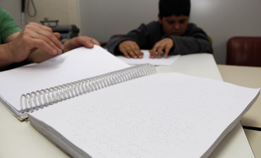 Braile é ferramenta para inclusão social da pessoa cega - Foto: Aliocha Mauricio/SEDS
