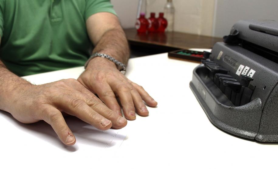 Braile é ferramenta para inclusão social da pessoa cega - Foto: Aliocha Mauricio/SEDS