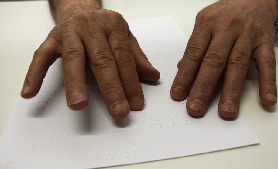 Braile é ferramenta para inclusão social da pessoa cega - Foto: Aliocha Mauricio/SEDS